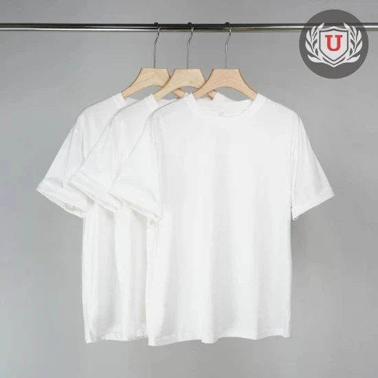 T-shirt da uomo su misura con spalla cadente oversize in cotone 100%.